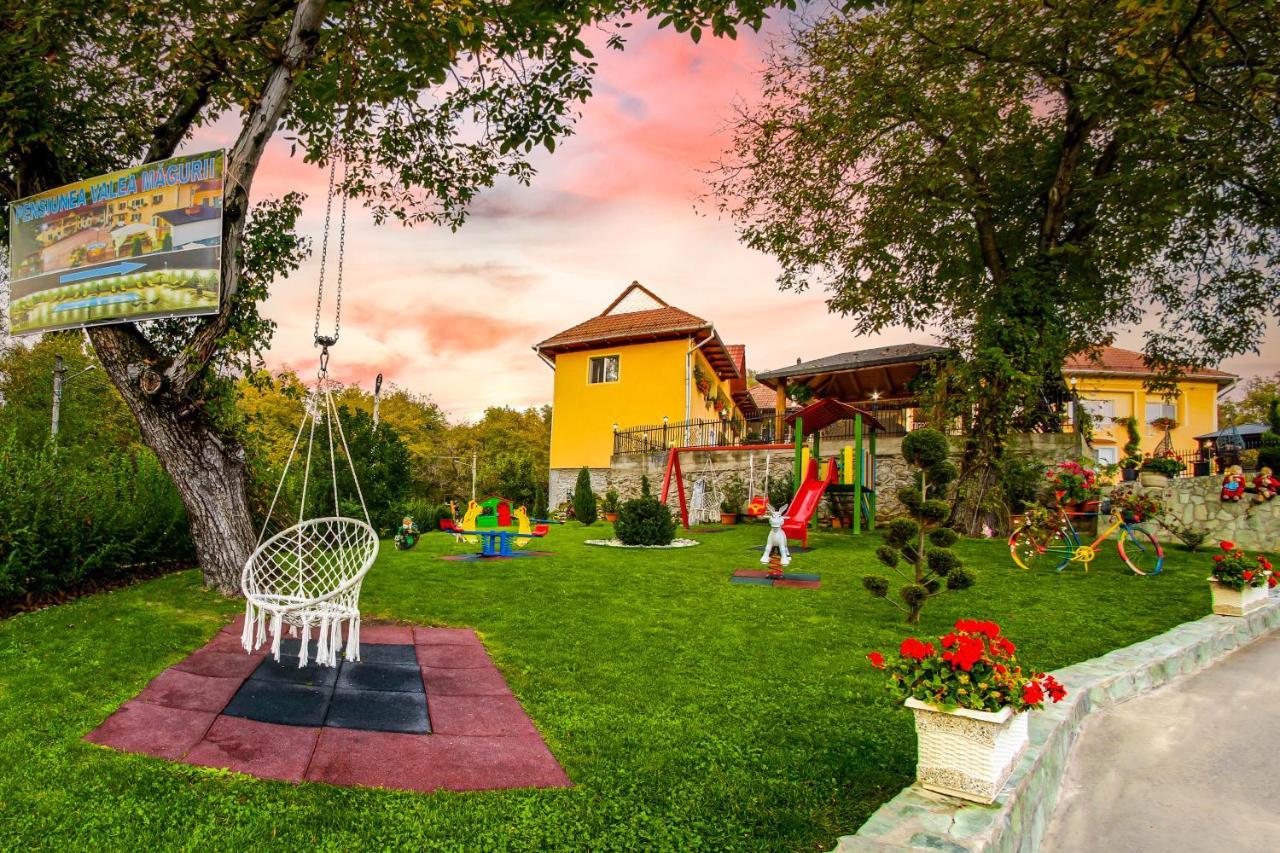 Pensiunea Valea Magurii Novaci-Străini Exterior photo